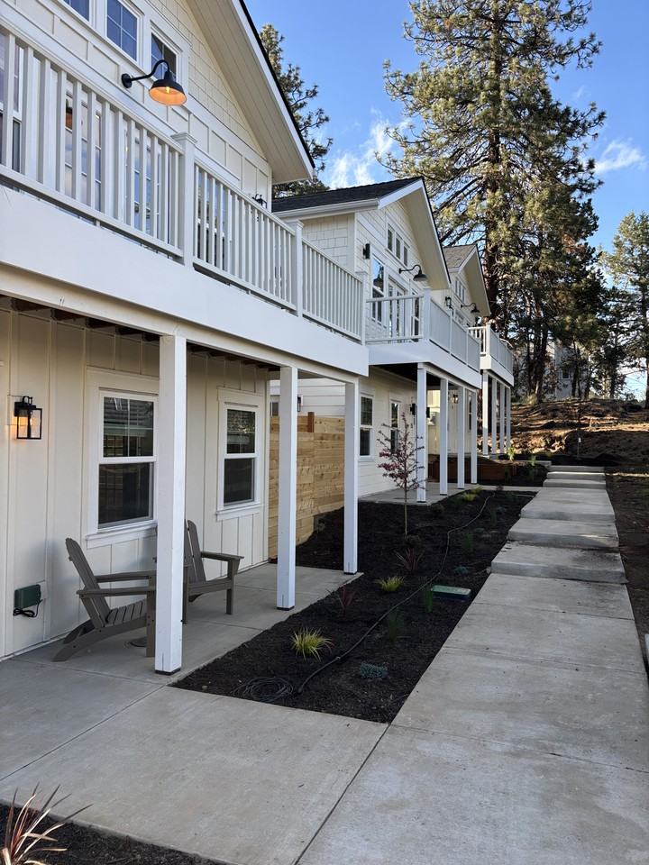 480 Se Reed Market Rd #NA - Photo 5 of 33