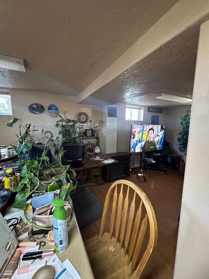 161 N 900 W #B - Photo 2 of 7
