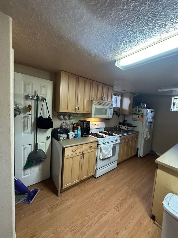 161 N 900 W #B - Photo 7 of 7