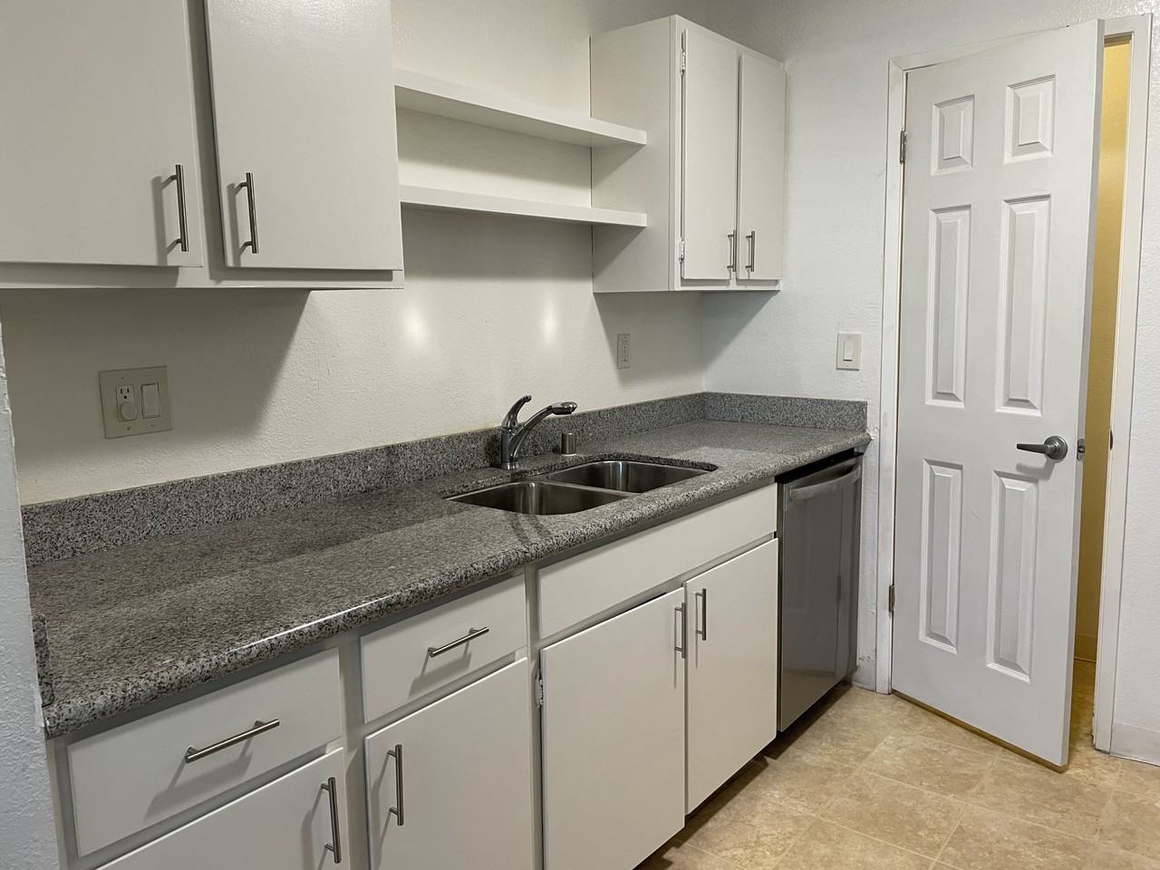 918 Cheryl Ann Cir #20 - Photo 2 of 7