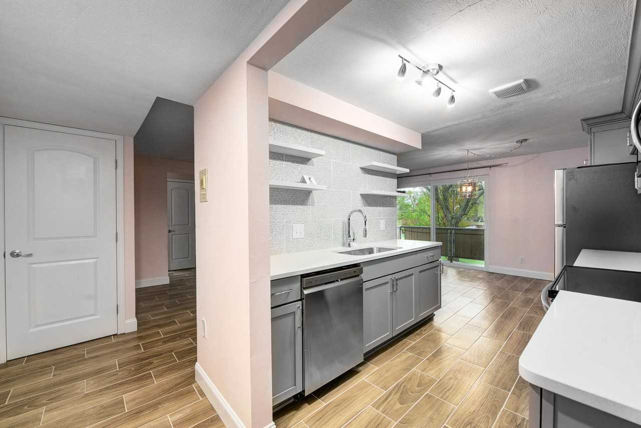 22081 River Oaks Dr #B8 - Photo 2 of 21