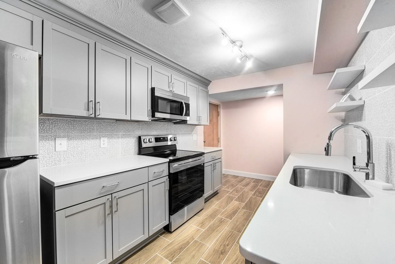 22081 River Oaks Dr #B8 - Photo 5 of 21