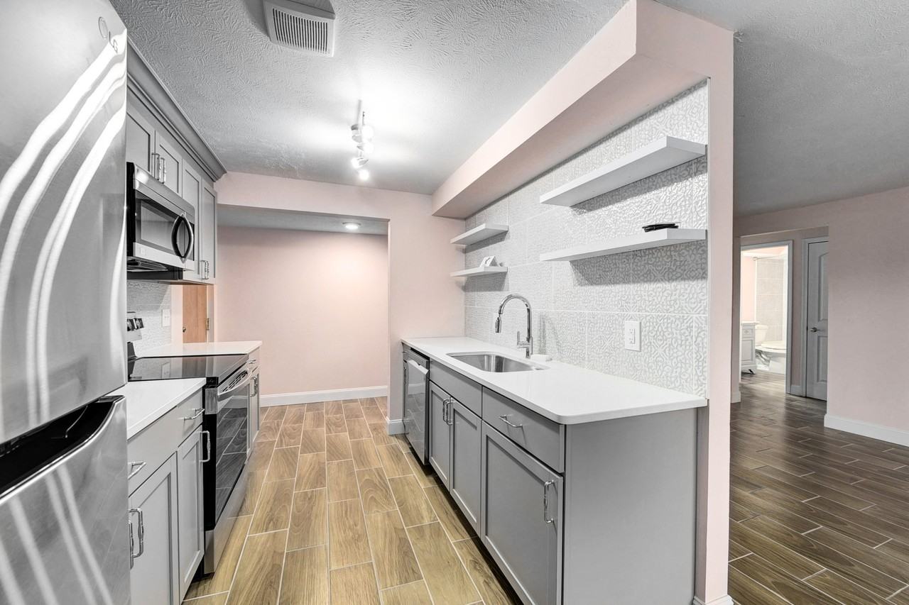 22081 River Oaks Dr #B8 - Photo 6 of 21