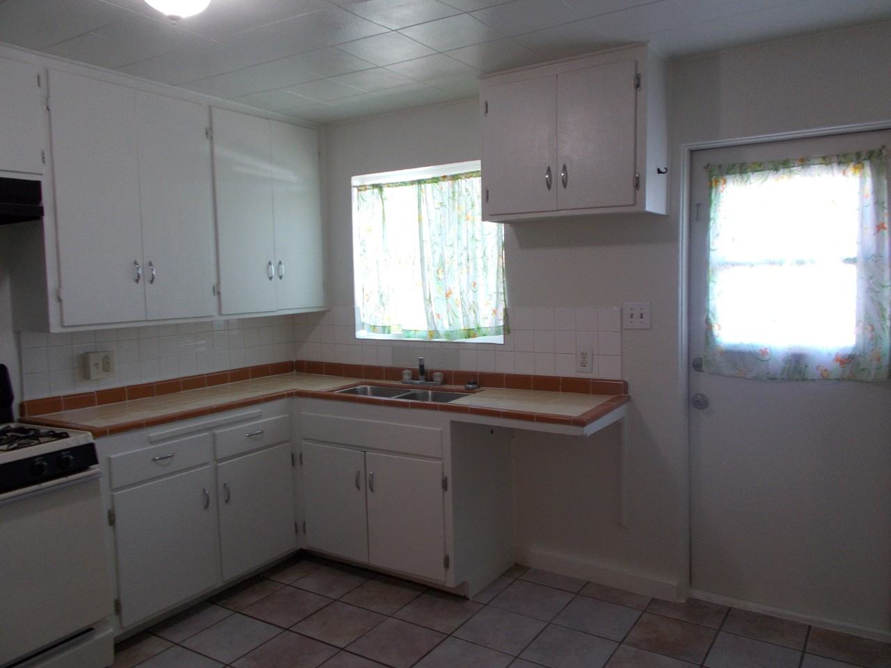 4335 N 15th Ave #9 - Photo 2 of 19