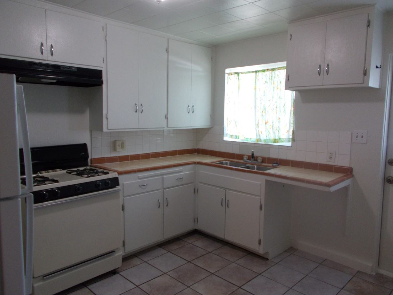 4335 N 15th Ave #9 - Photo 3 of 19
