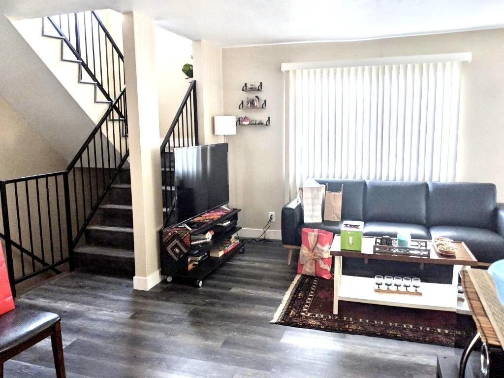 259 N Chester Ave #1 - Photo 6 of 11