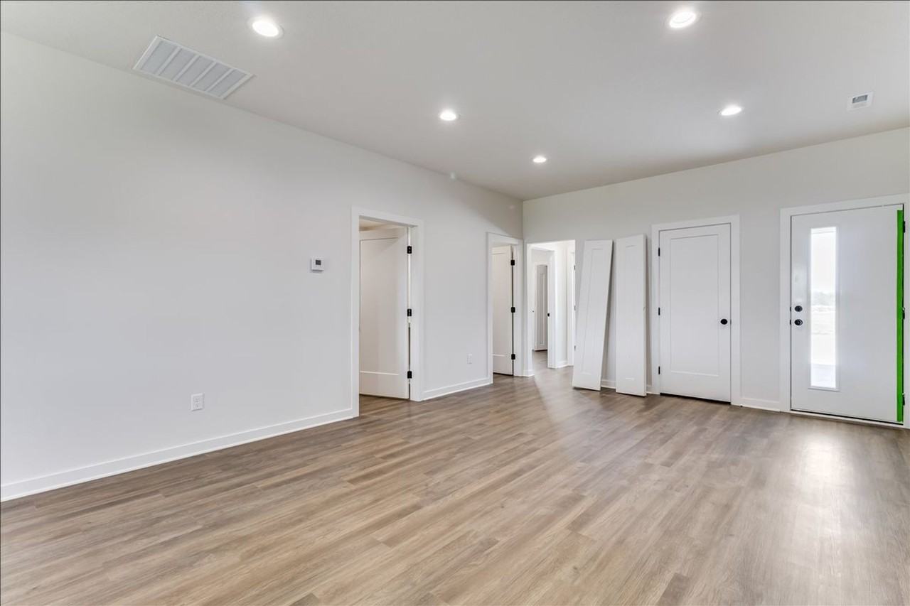 5003 S Vassar Ct - Photo 3 of 31