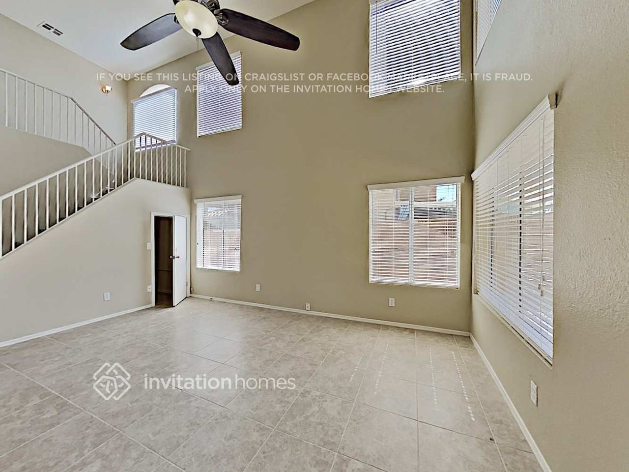 7436 W Crest Ln - Photo 5 of 25