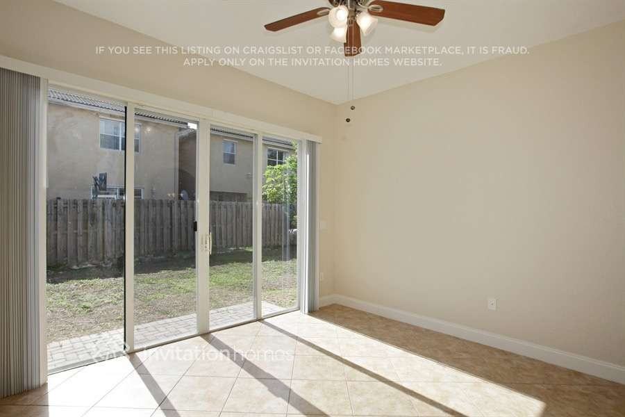 859 Sw 155th Ct - Photo 4 of 17