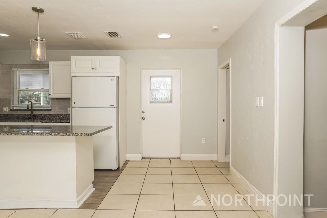3816 Melgert Ln - Photo 5 of 16