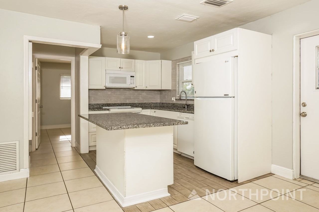 3816 Melgert Ln - Photo 6 of 16