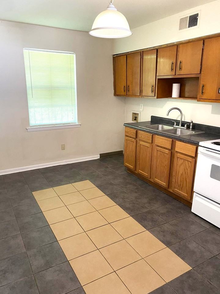 341 16th Avenue South #A - Photo 5 of 9