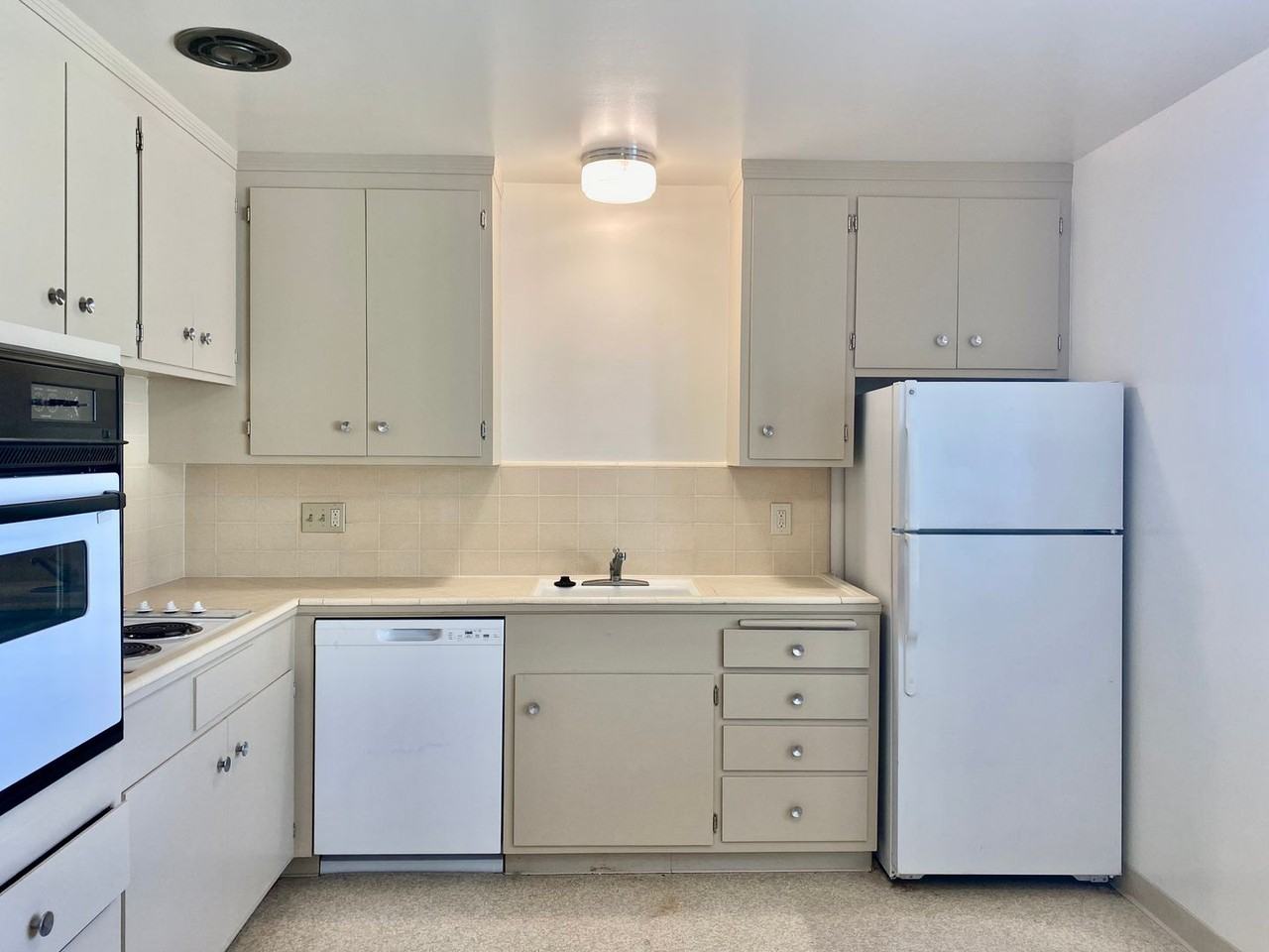 36 Ross Ave - Photo 2 of 24