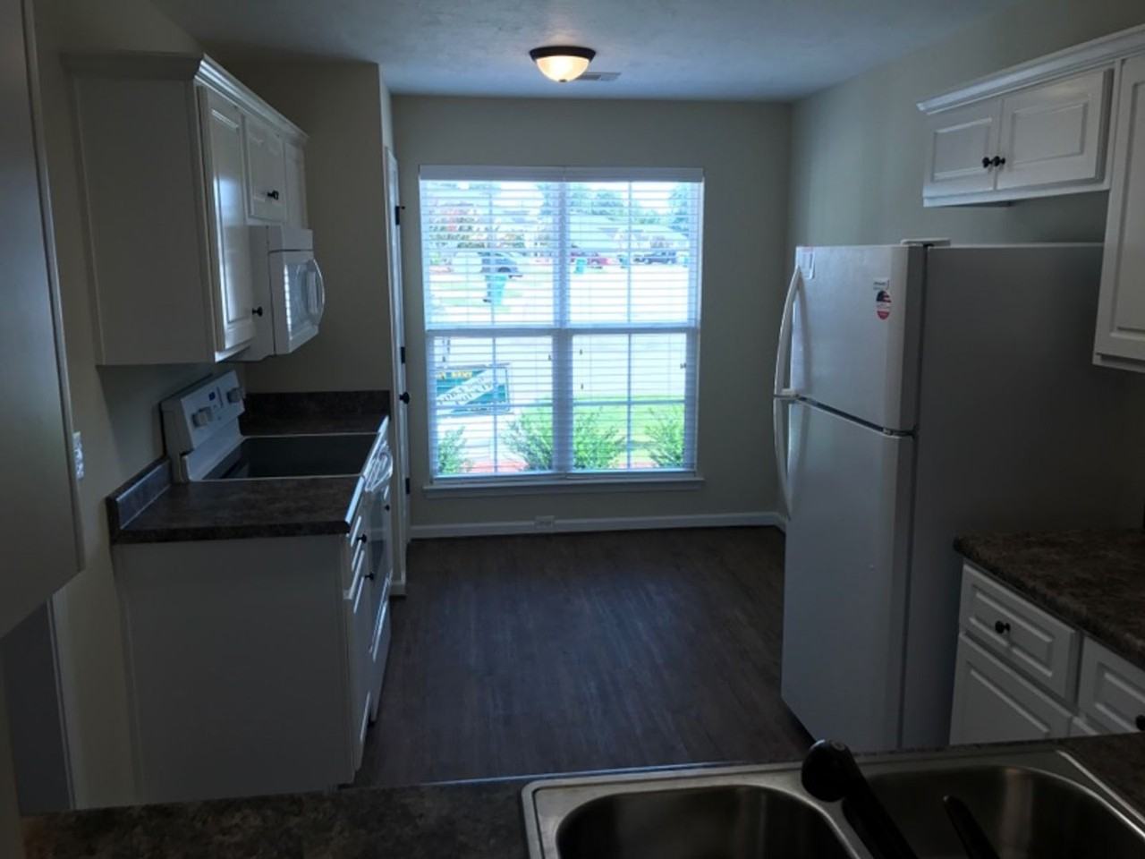 163 Yucca Ct - Photo 2 of 11