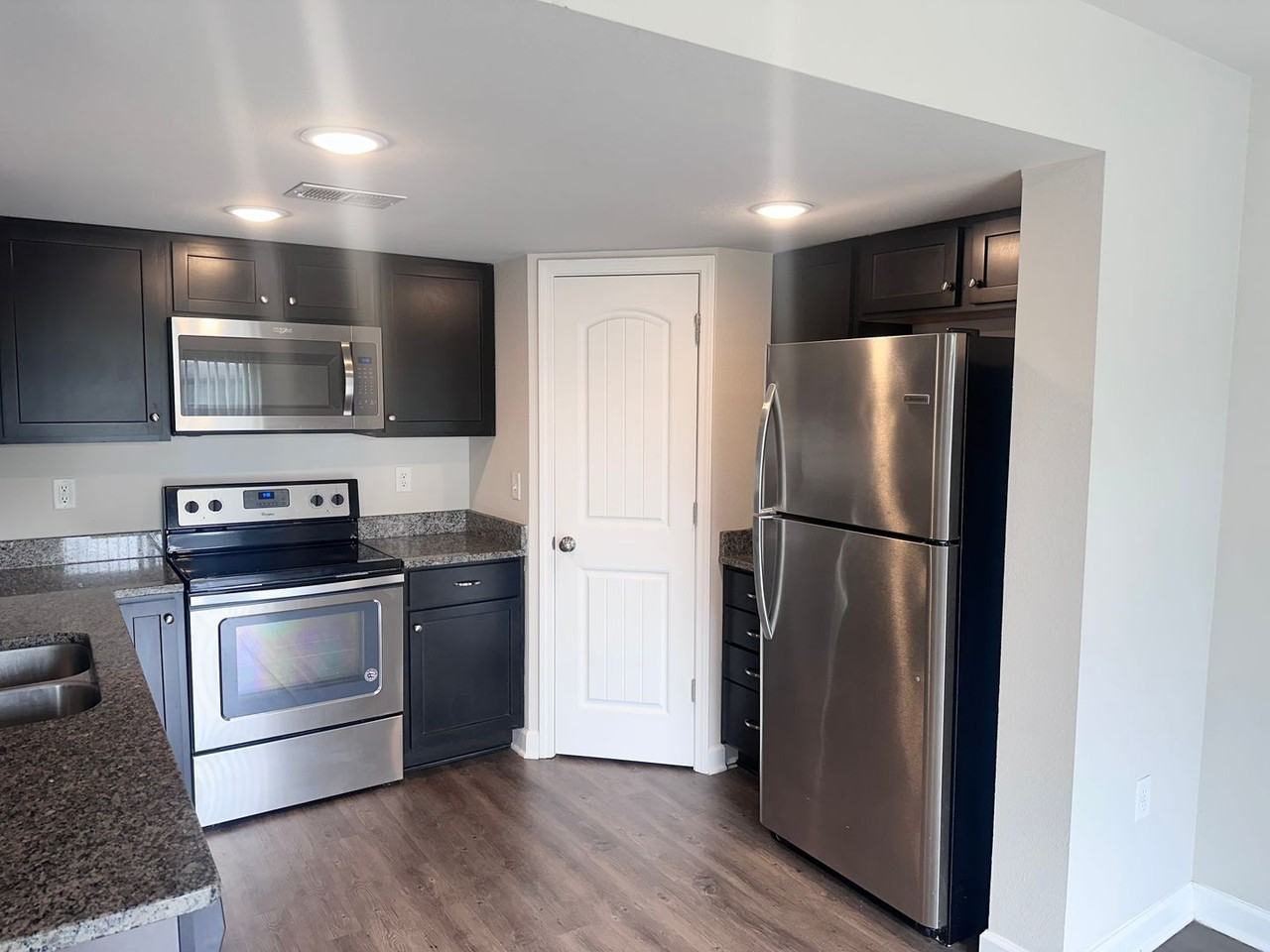 1439 Ne Mary Ct - Photo 5 of 14