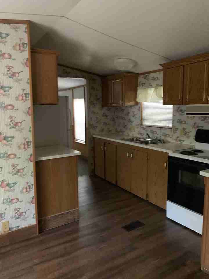 143 Thompson Rd - Photo 3 of 14