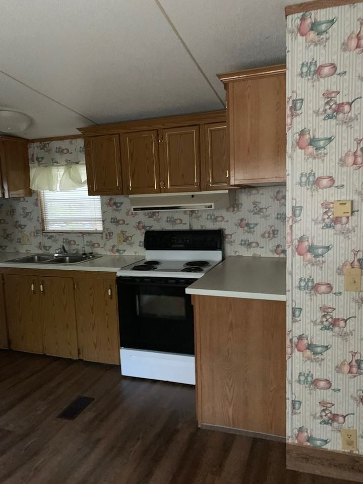 143 Thompson Rd - Photo 4 of 14