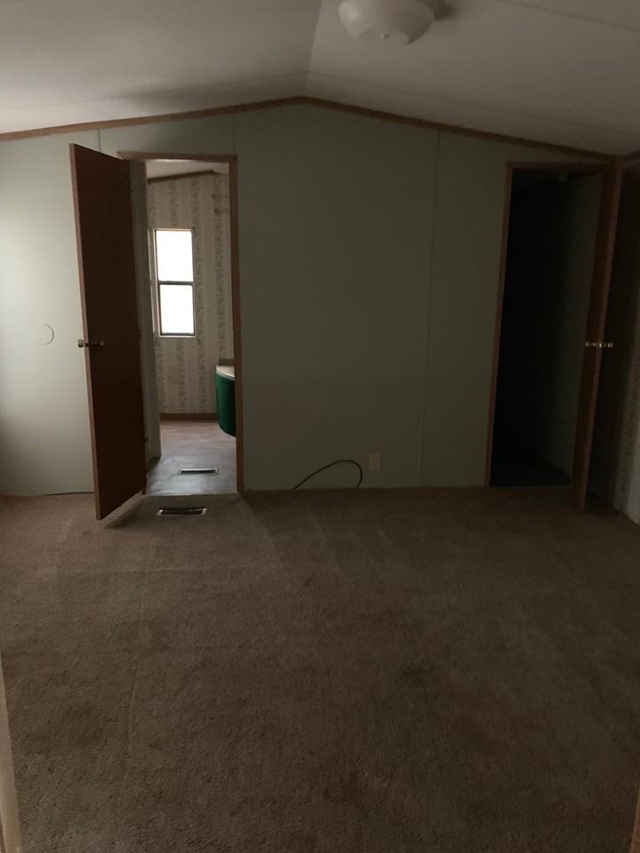 143 Thompson Rd - Photo 7 of 14