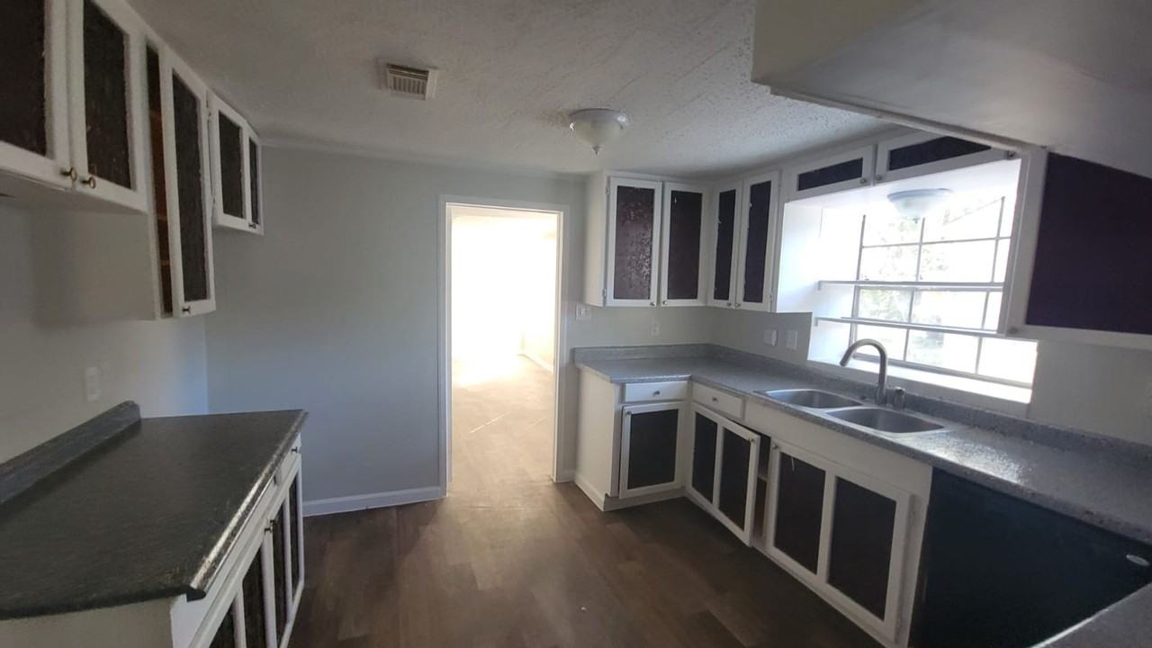 355 W Bolivar St - Photo 2 of 10