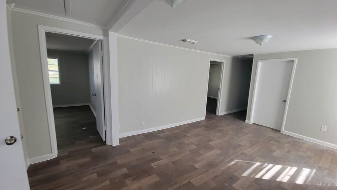 355 W Bolivar St - Photo 3 of 10