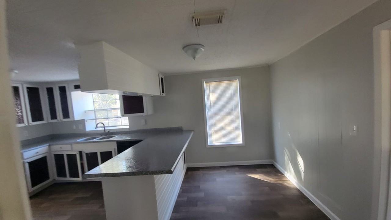 355 W Bolivar St - Photo 4 of 10