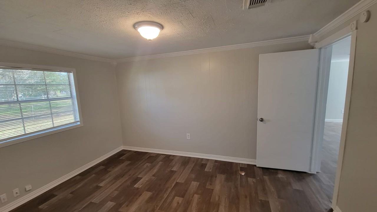 355 W Bolivar St - Photo 5 of 10