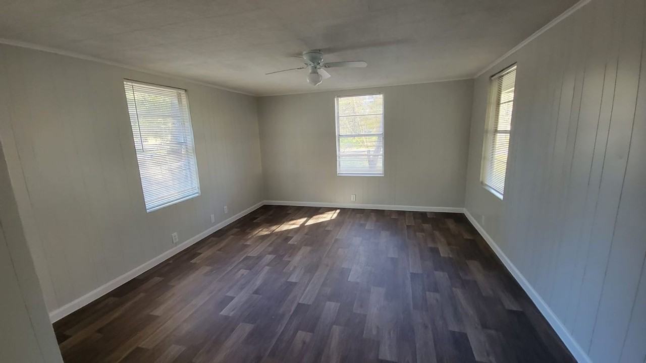 355 W Bolivar St - Photo 7 of 10