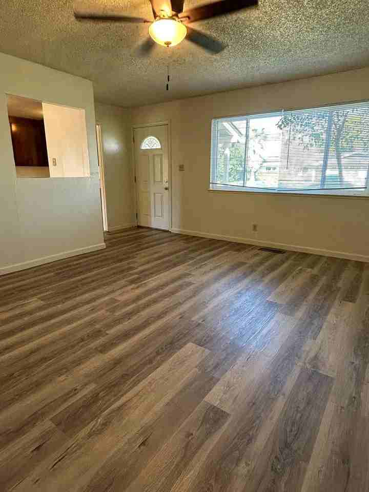 5 Jasper Dr - Photo 2 of 16