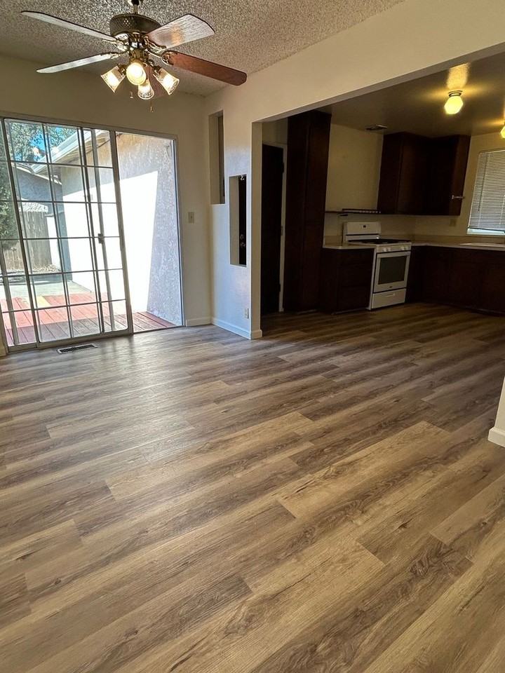 5 Jasper Dr - Photo 3 of 16