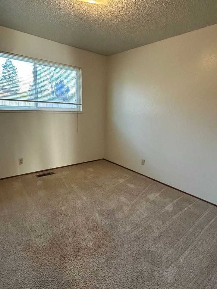 5 Jasper Dr - Photo 7 of 16