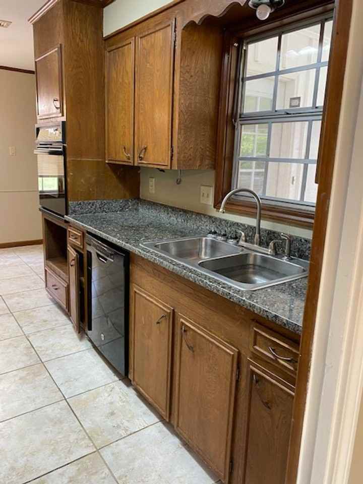 41 Karen Ln - Photo 3 of 11