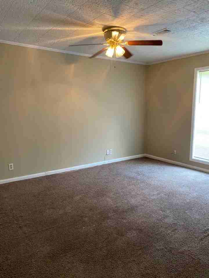 41 Karen Ln - Photo 7 of 11