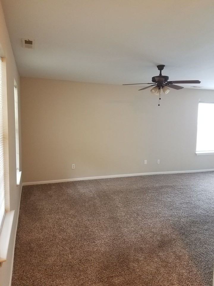 268 Town Pointe Way - Photo 4 of 22