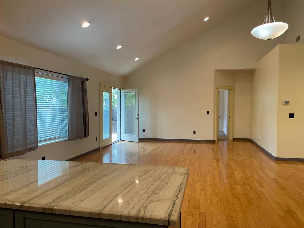 632 John Wayne Dr - Photo 4 of 23