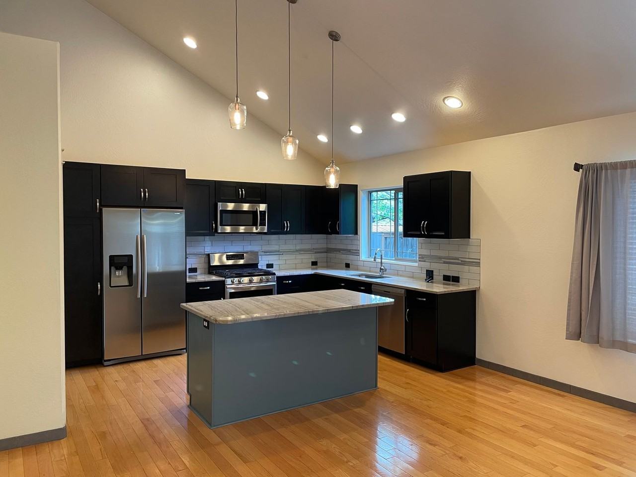 632 John Wayne Dr - Photo 7 of 23