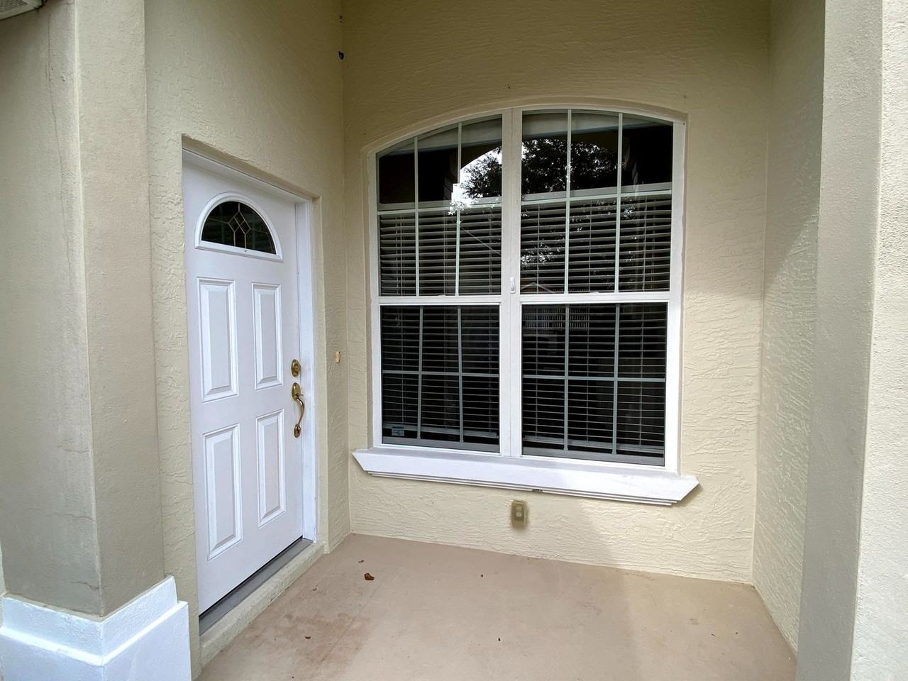 1427 Carlow Cir - Photo 2 of 9