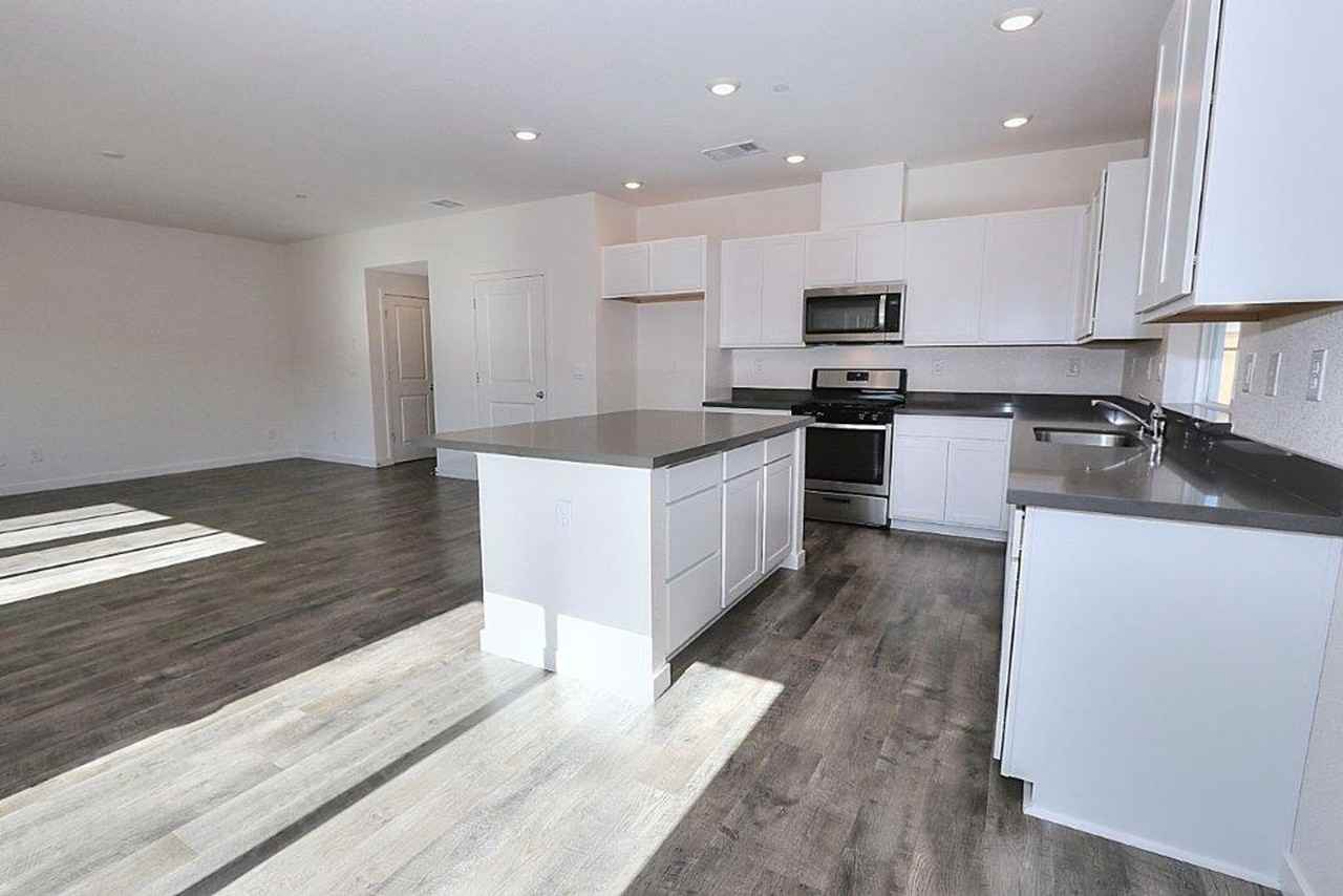 716 Franklin St - Photo 3 of 50