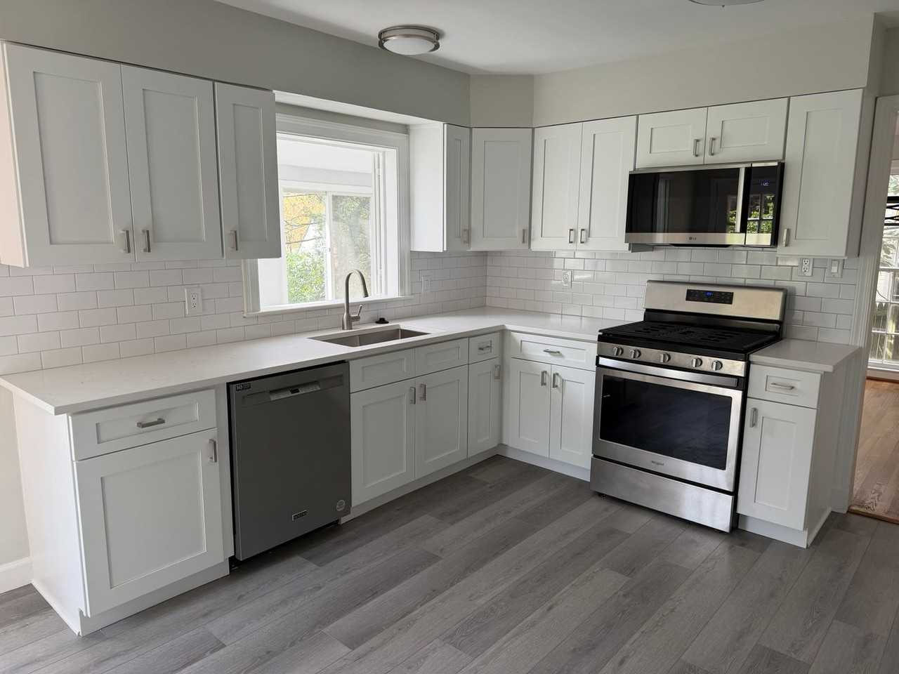 5300 Portsmouth Rd - Photo 5 of 28