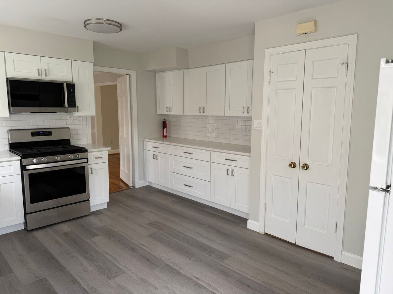 5300 Portsmouth Rd - Photo 6 of 28