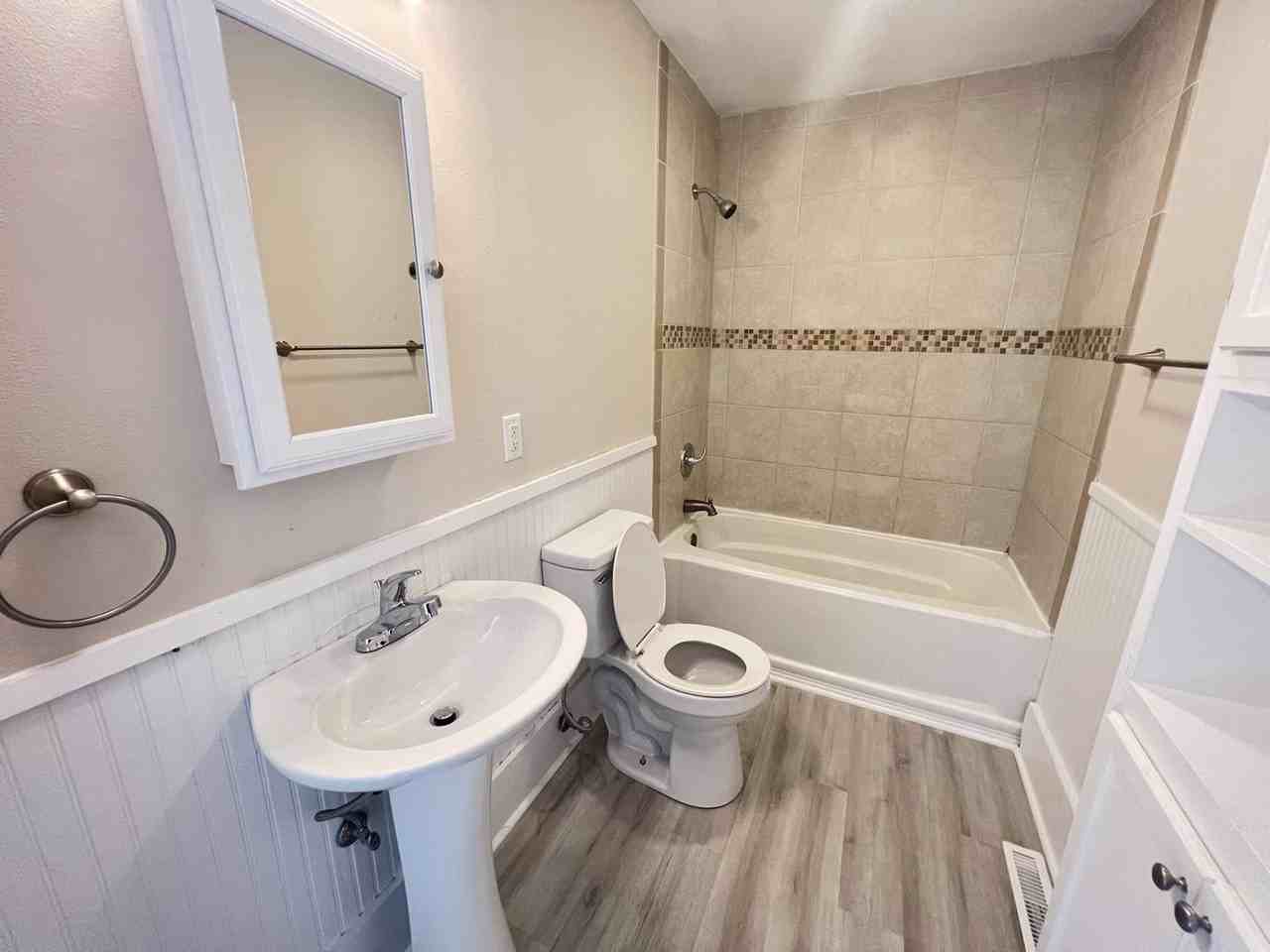 539 S Fort Ave - Photo 4 of 16