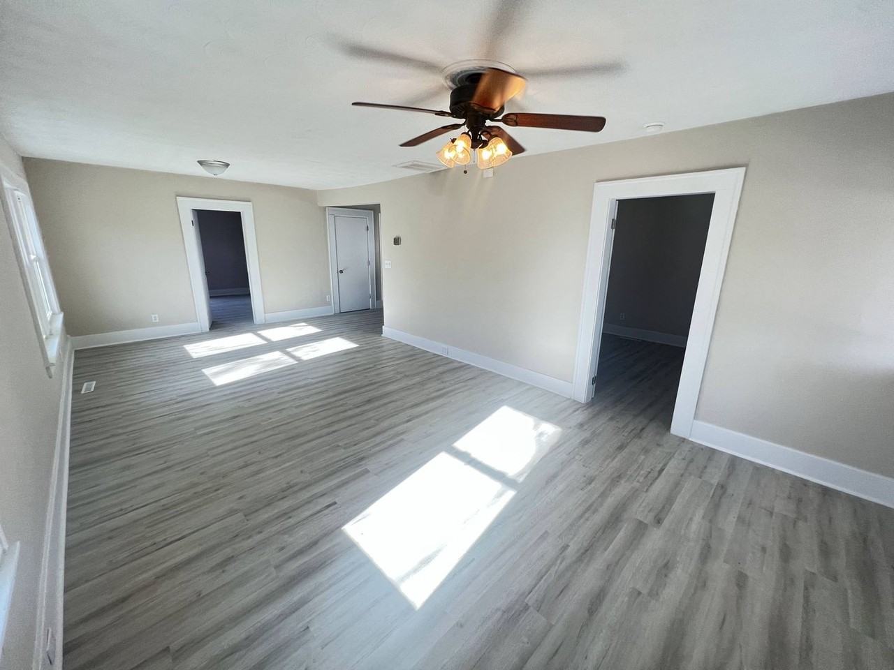 539 S Fort Ave - Photo 3 of 16