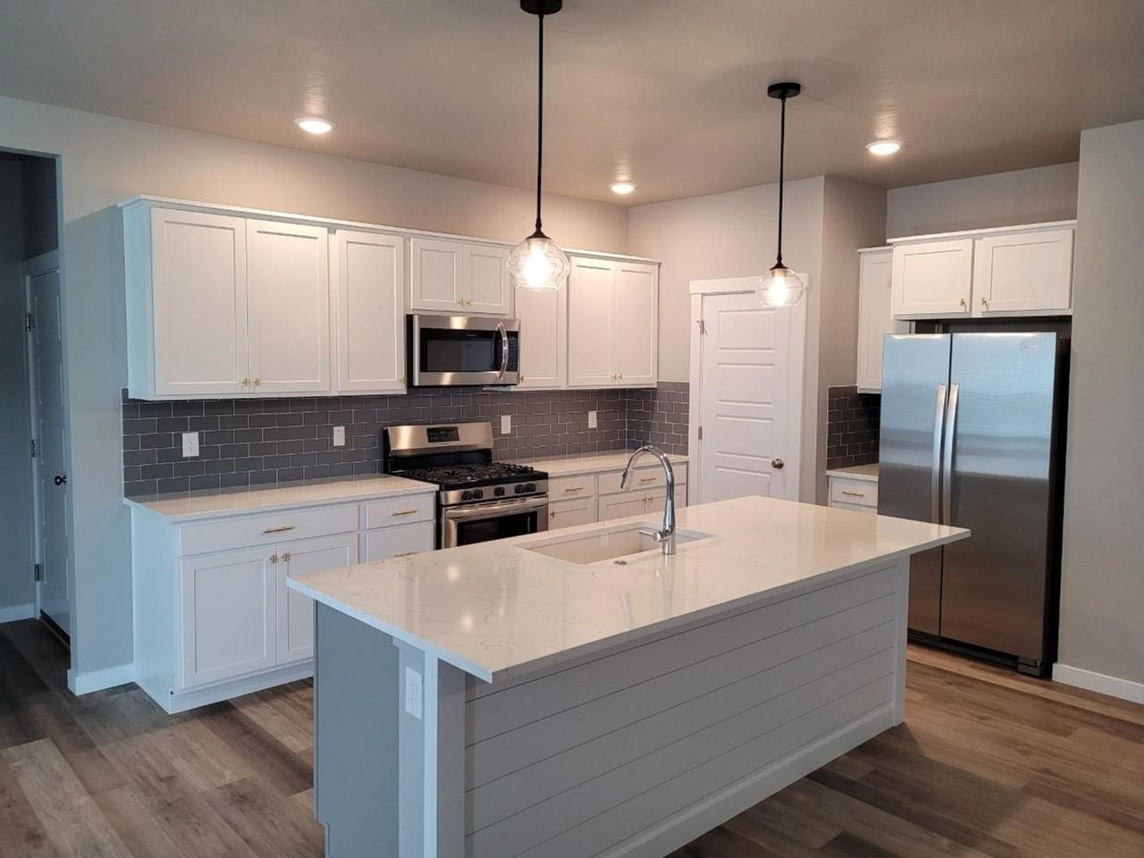 1217 W Davenport St - Photo 2 of 19