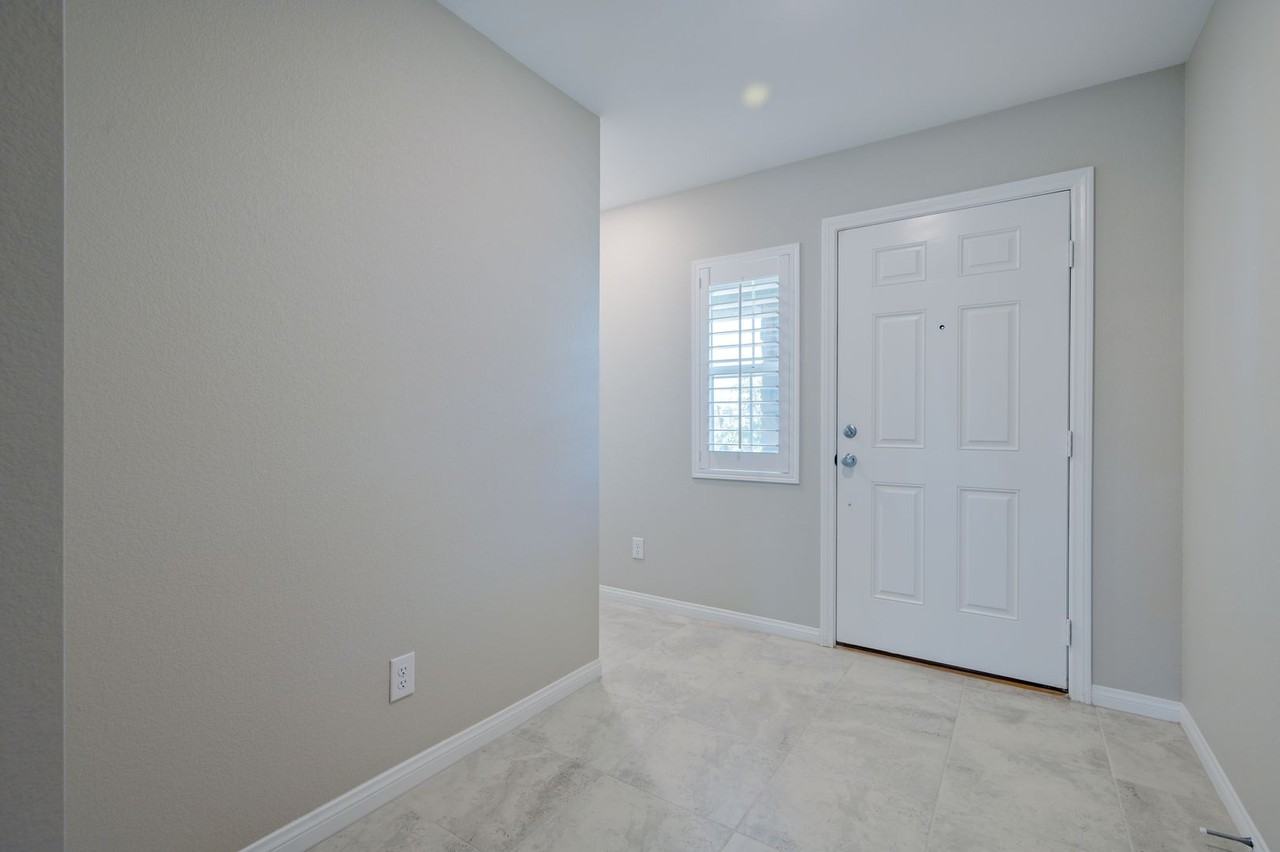 9792 Newcastle Spring Ave - Photo 4 of 50