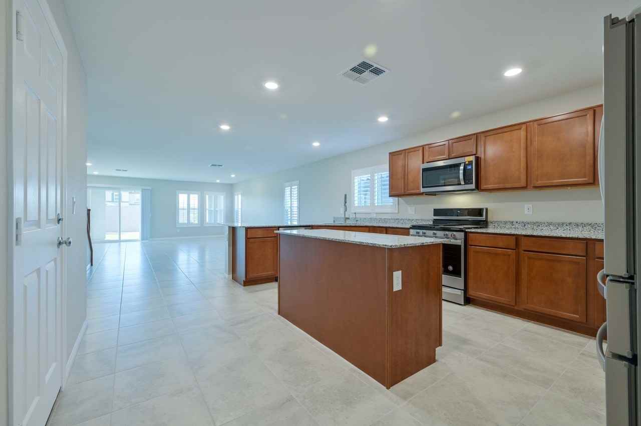 9792 Newcastle Spring Ave - Photo 7 of 50