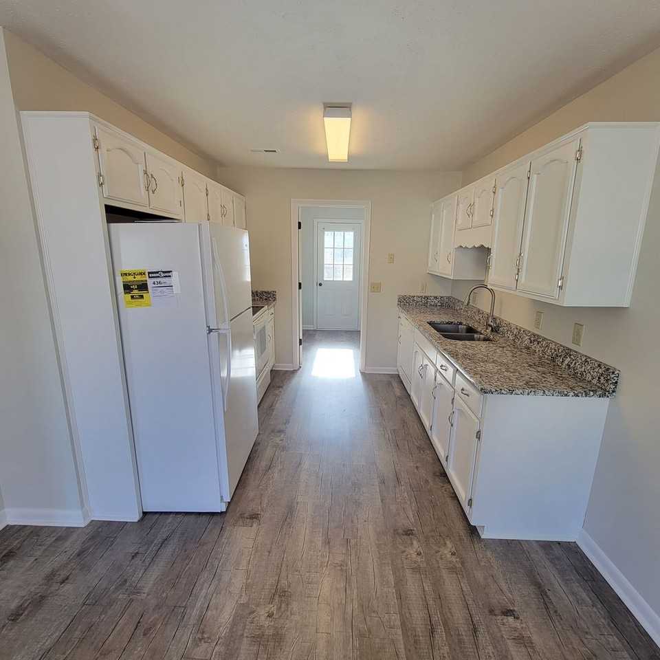 1535 Garden Ln - Photo 5 of 18