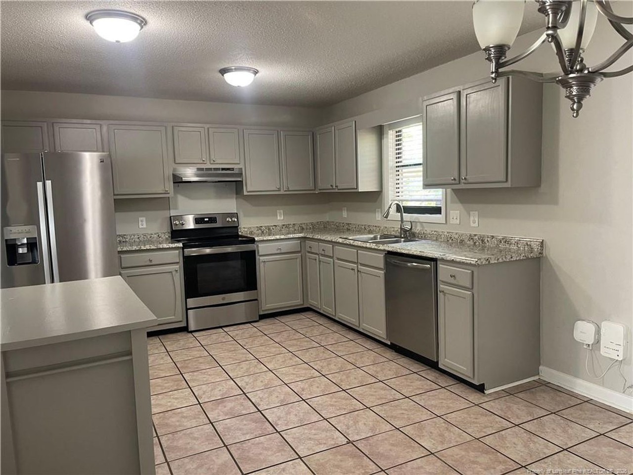 6804 Leeds Ct - Photo 4 of 16