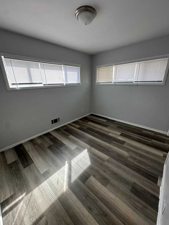 11121 Blue Ridge Blvd - Photo 5 of 11