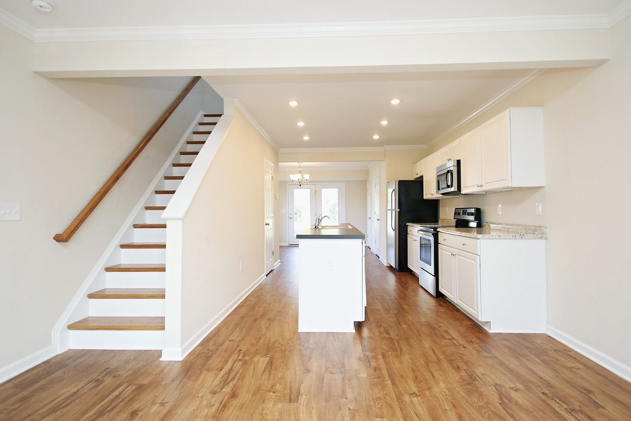 1141 Saint Clair Ave - Photo 4 of 16