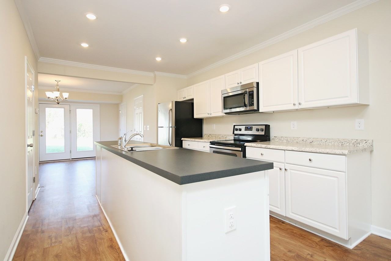 1141 Saint Clair Ave - Photo 5 of 16