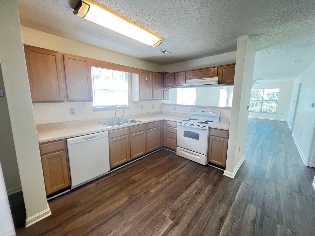 4243 Villas Dr - Photo 5 of 21